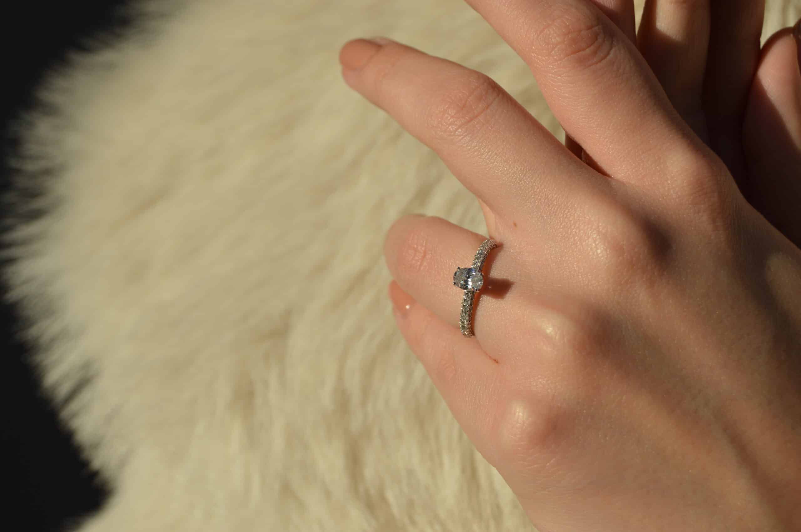 1.31 Karat IDL SERTİFİKALI Oval Pırlanta Yüzük