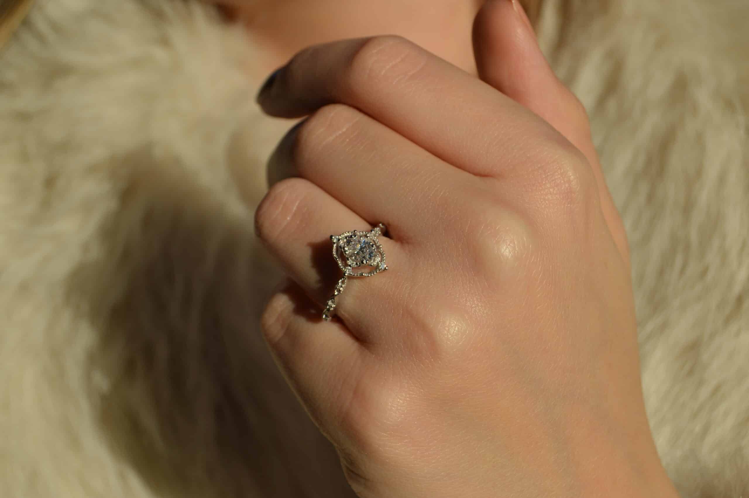 0.61 Karat IDL SERTİFİKALI Oval Pırlanta Yüzük