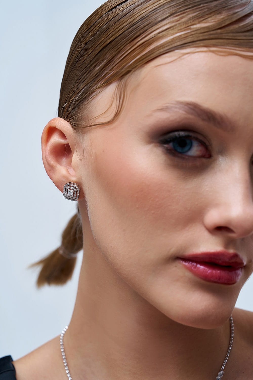 0.61 Karat  IDL Sertifikalı Tasarım Pırlanta Baget Küpe