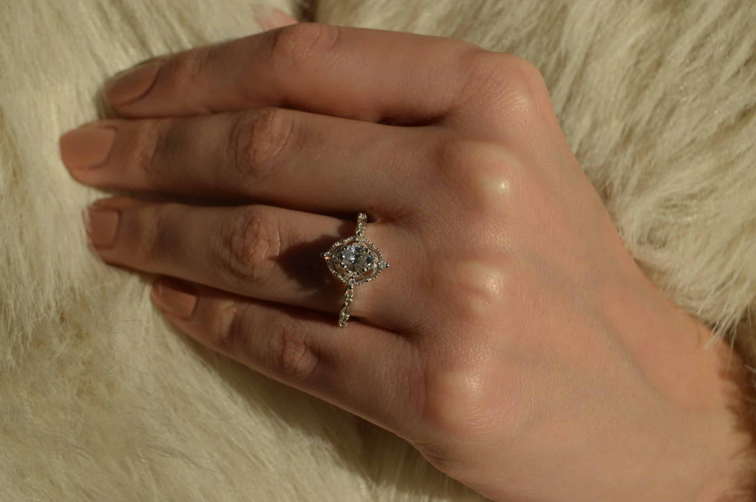 0.61 Karat IDL SERTİFİKALI Oval Pırlanta Yüzük