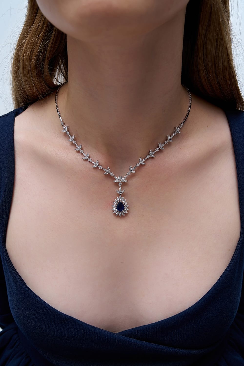 5.54 Karat IDL Sertifikalı Tasarım Pırlanta Safir Gerdanlık